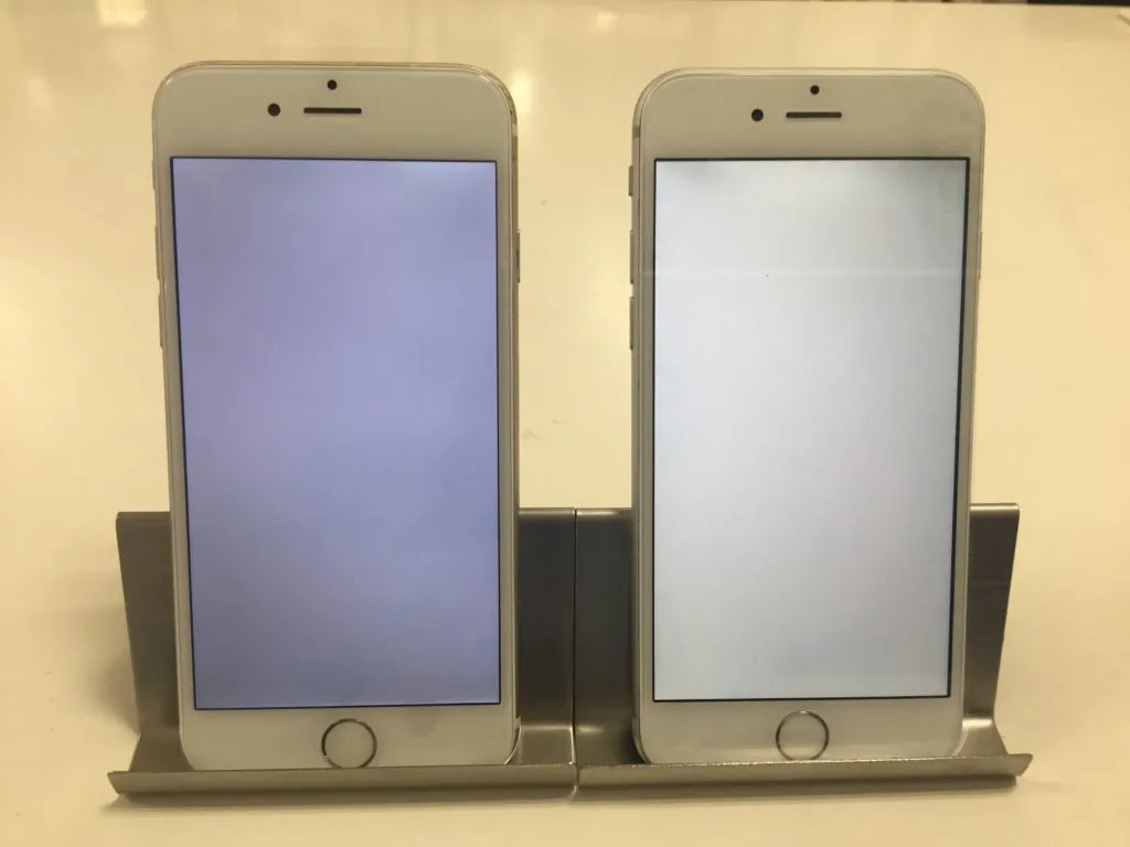 AパネルとBパネルの色味比較