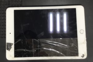 iPad mini5 ガラス割れ+液晶不具合修理について