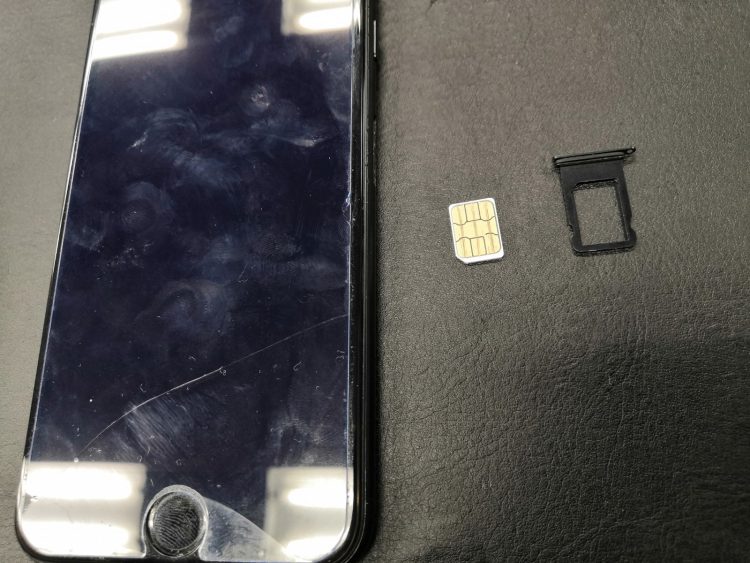 横浜店 Simカード取り出しについて特殊修理もお任せください 即日修理iphone Ipad Android修理のモバイアス 横浜店